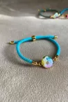 Bracelet fait main lien bleu ciel et aquarelle dans les tons bleus clair