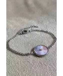 Bracelet fait main chainette argentée et aquarelle dans les tons bleus clair / violine